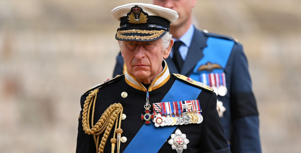 En konge på tid: Kræftsyg Charles rydder op