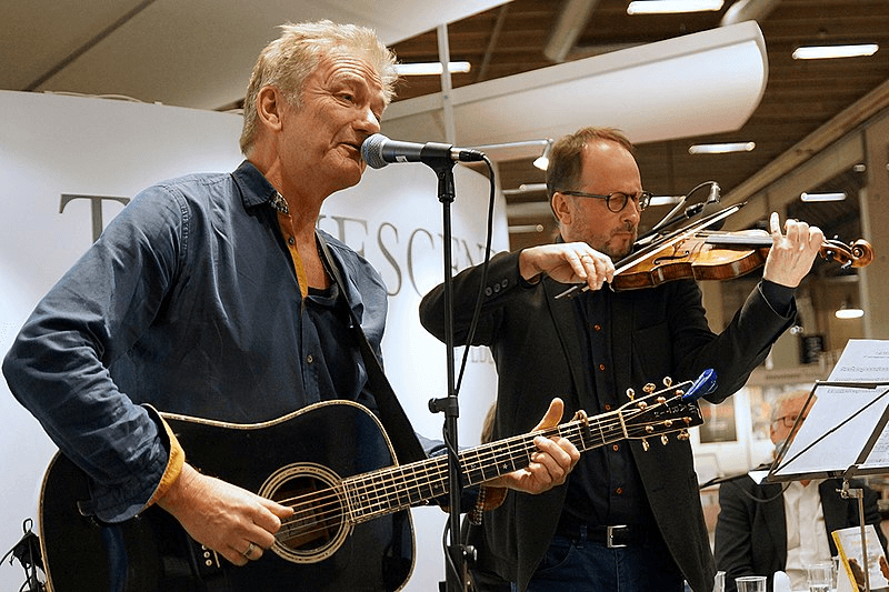 Lars Lilholt vil hjælpe: Køber lejlighed til 3,6 millioner