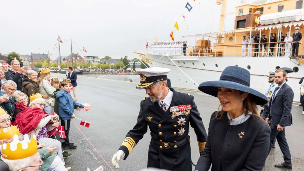 Kong Frederik og dronning Mary på velfortjent ferie: Det venter nu for kongeparret