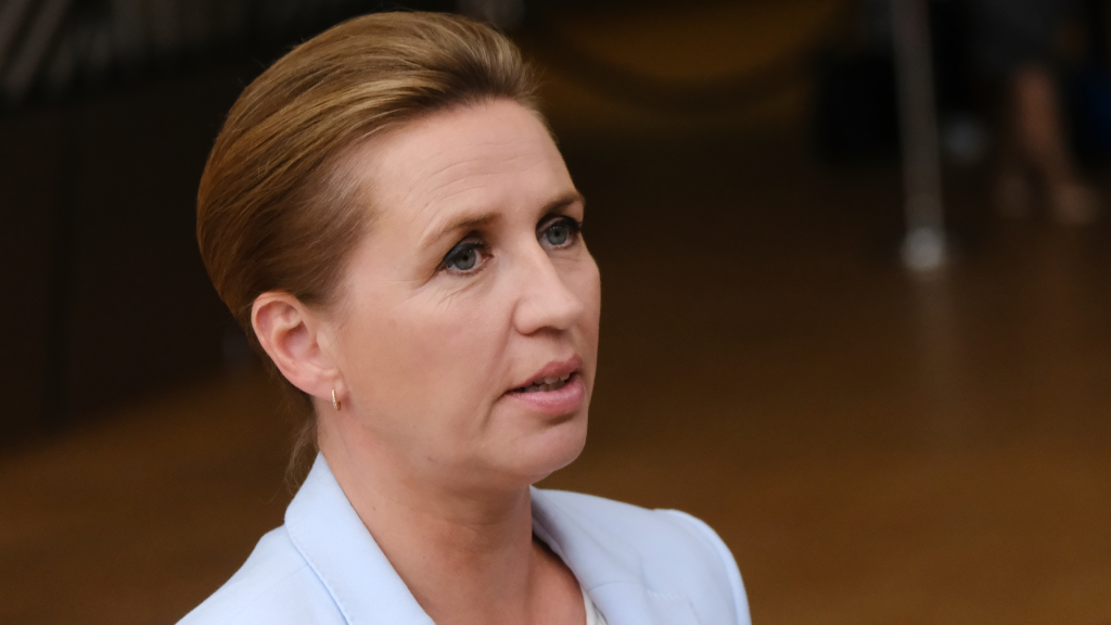 Dystert opslag fra Mette Frederiksen: “Det må aldrig gentage sig”