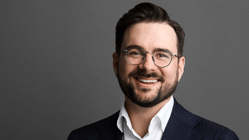 Phillip Fabers om tåkrummende øjeblik med dronning Margrethe: “Jeg var så flov, at jeg bakkede ud ad den dør”