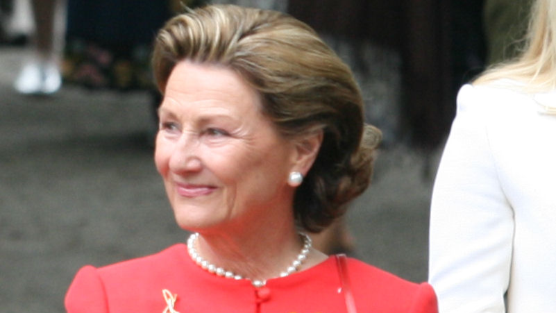 Stor dag for samisk kunstner i London: Dronning Sonja deltager