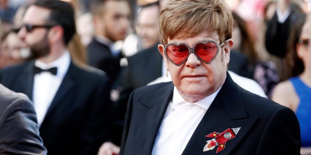 Kan det koste venskabet? Elton John vælger side i Beckham-strid