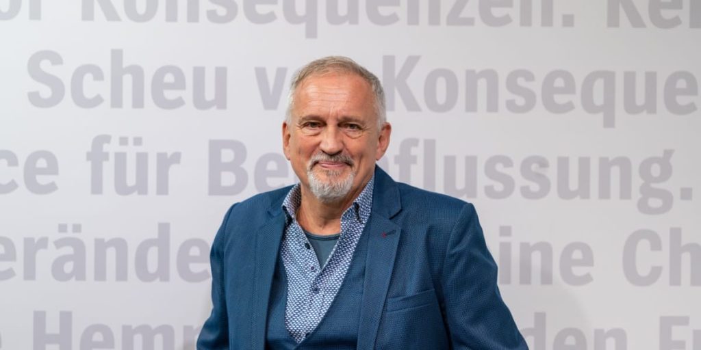 “Pisse syg”: Jussi Adler-Olsen deler hjerteskærende ord