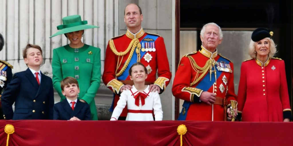 Svær start: Sådan er dronning Camillas forhold til William og Kate i dag