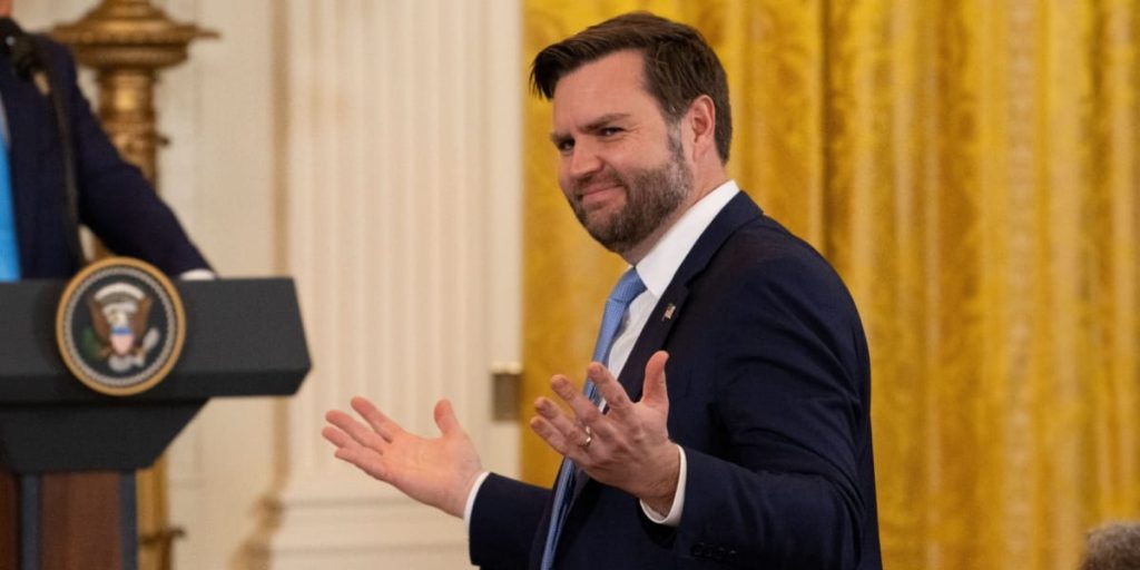 JD Vance i ny skandale: Fik hæren til at hæve vandstanden for kajaktur