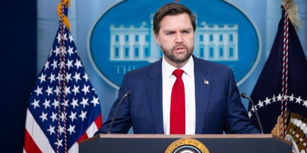 Mærkeligt svar fra JD Vance skaber uro: Hvad sker der med Trump?