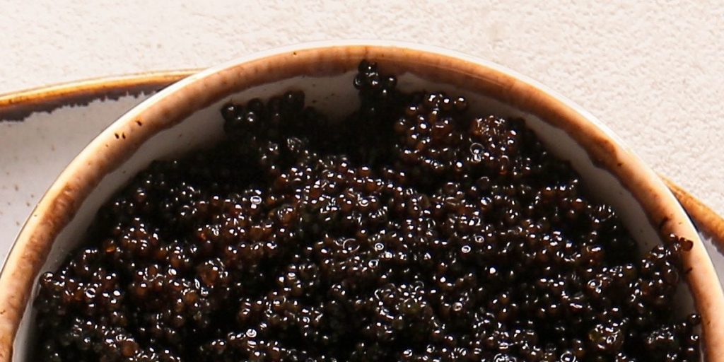 Kendt komiker brugte hele budgettet på vin og kaviar