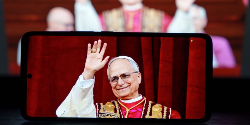 Hele verden taler om det: Pave Leo tog imod helt særlig gave