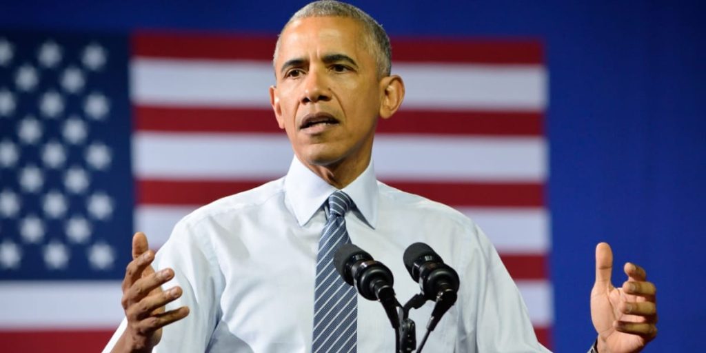 Barack Obama langer ud efter Trump: Denne sætning får salen til at reagere