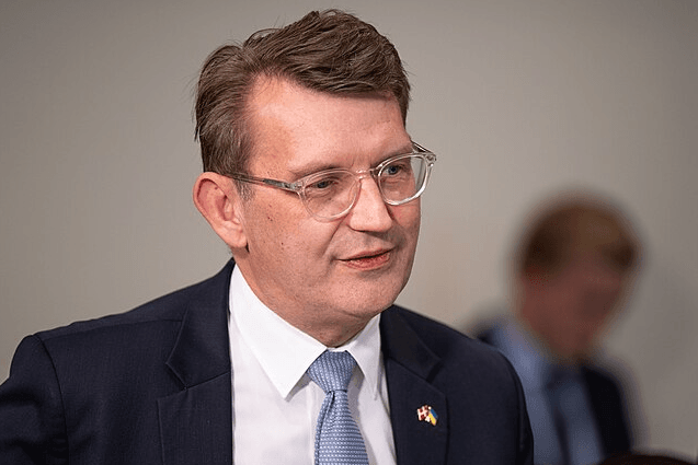 Forsvarsminister Troels Lund Poulsen i trafikulykke: Udsender pressemeddelelse