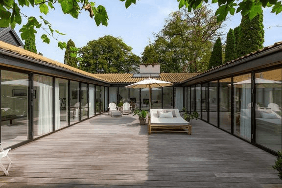 Sarah Zobel kan juble: Scorer stor milliongevinst