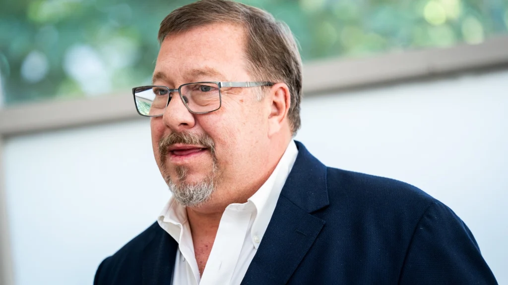 James Price og hustruen lykkelige: ” vores egen lille baby, som vi er sammen om”