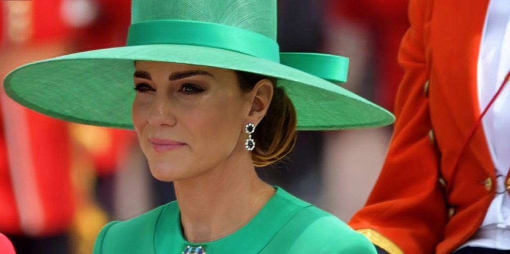 Biografi hævder: Prins Andrew er jaloux på Kate Middleton