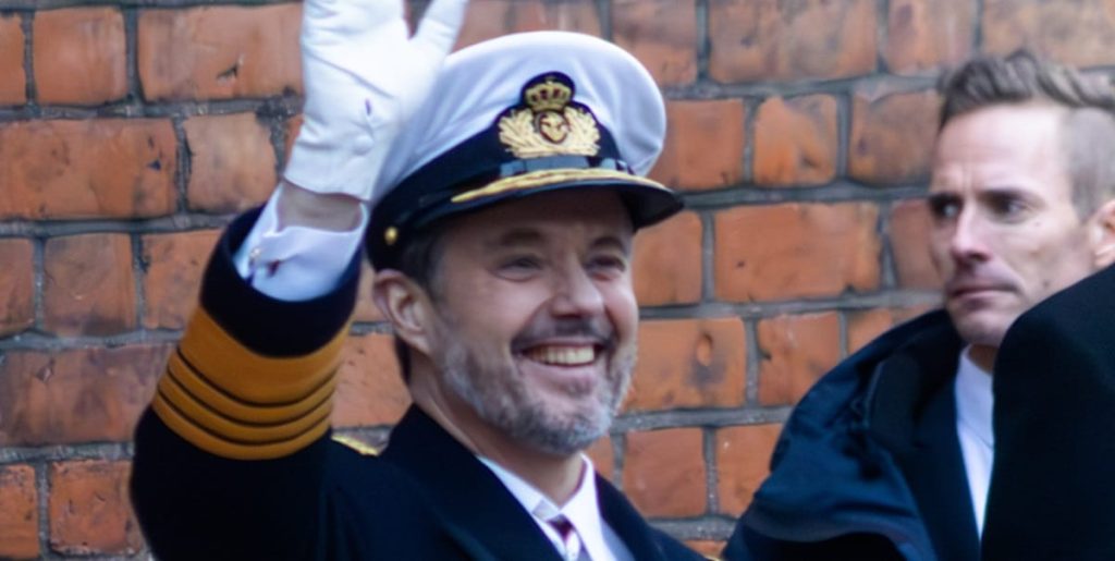 Helt unik og bæredygtig gave: Det fik kong Frederik af præsident Macron