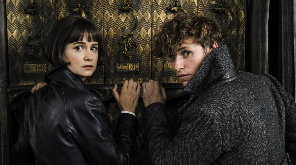 Fantastiske skabninger Grindelwalds forbrydelser fantastic beasts 2 anmeldelse / Filmz.dk