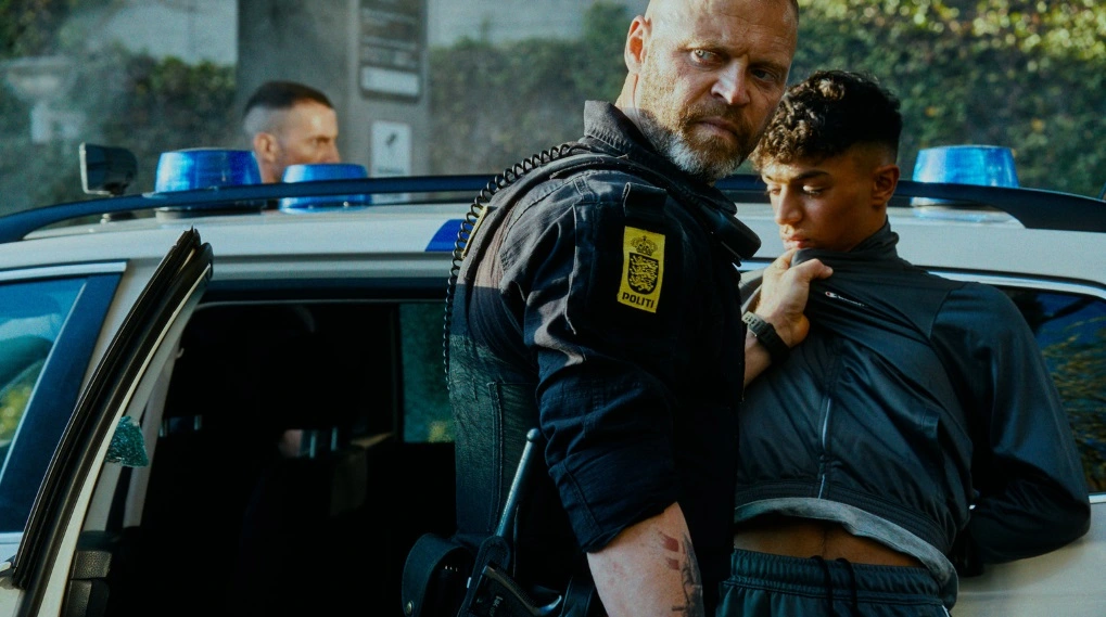 Shorta anmeldelse / Filmz.dk